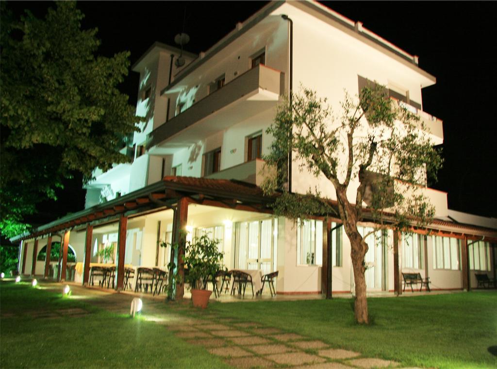 Hotel La Bussola Marina di Massa Exteriör bild