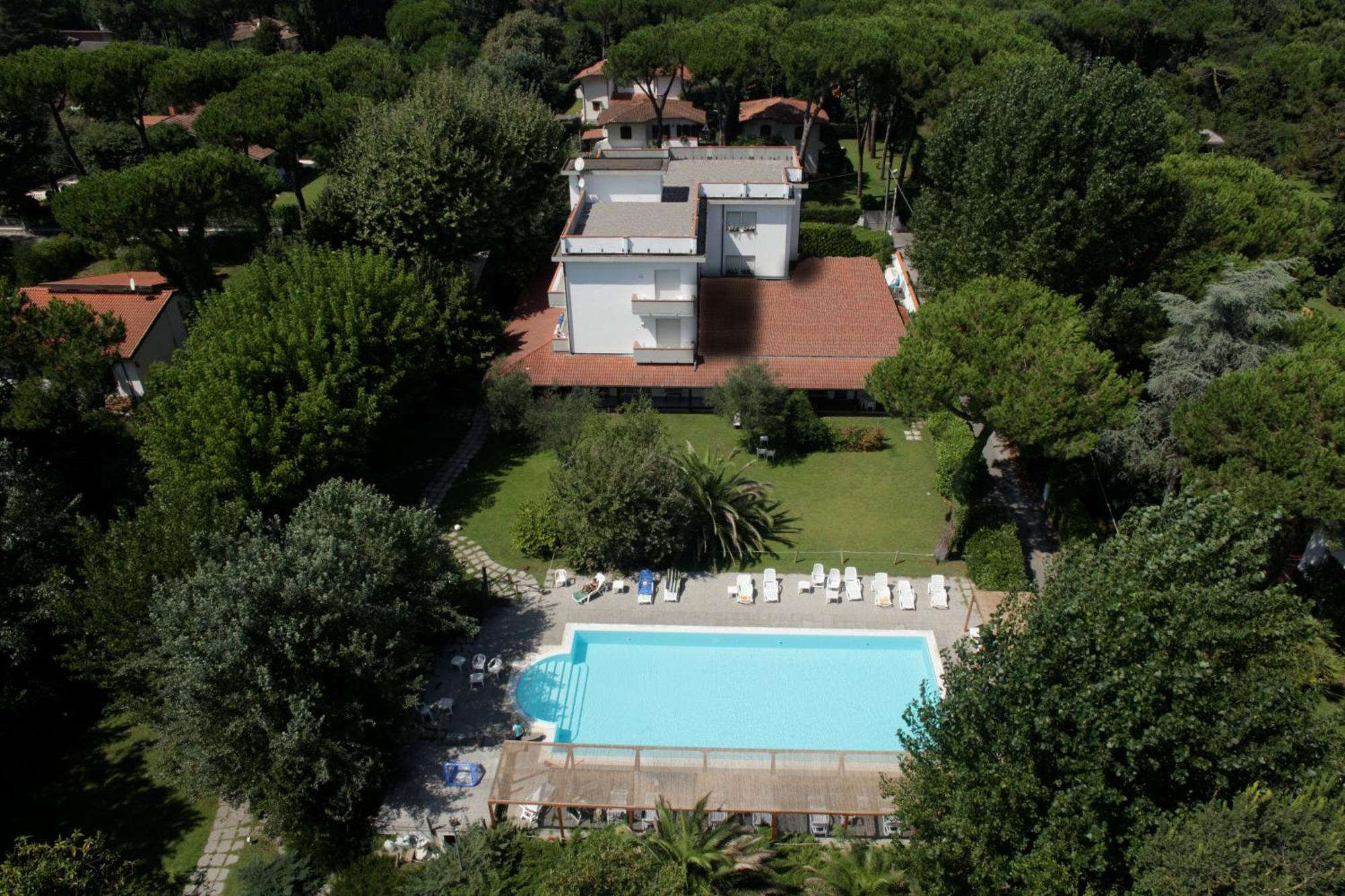 Hotel La Bussola Marina di Massa Exteriör bild