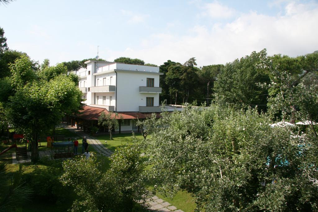 Hotel La Bussola Marina di Massa Exteriör bild