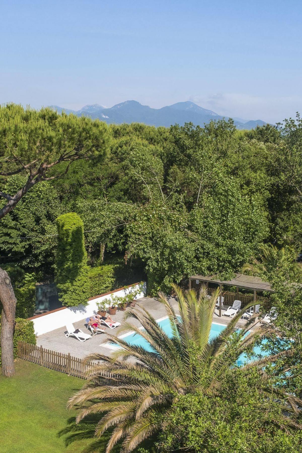 Hotel La Bussola Marina di Massa Exteriör bild